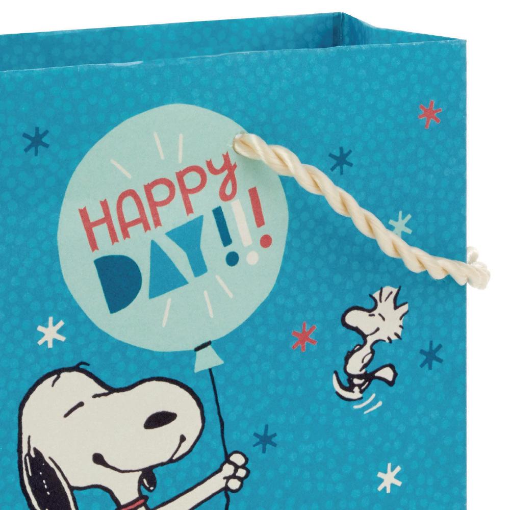 Peanuts® Snoopy With Balloon Gift Card Holder Mini Bag 4.6