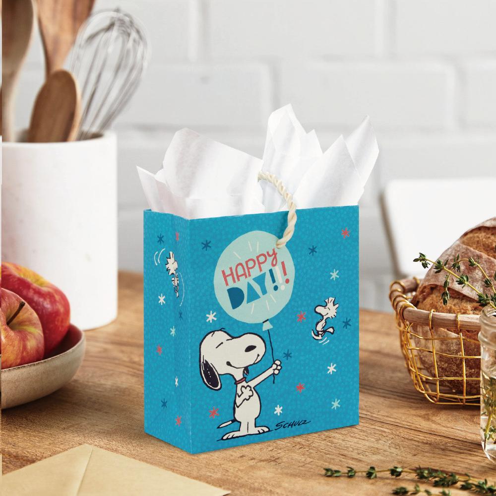 Peanuts® Snoopy With Balloon Gift Card Holder Mini Bag 4.6
